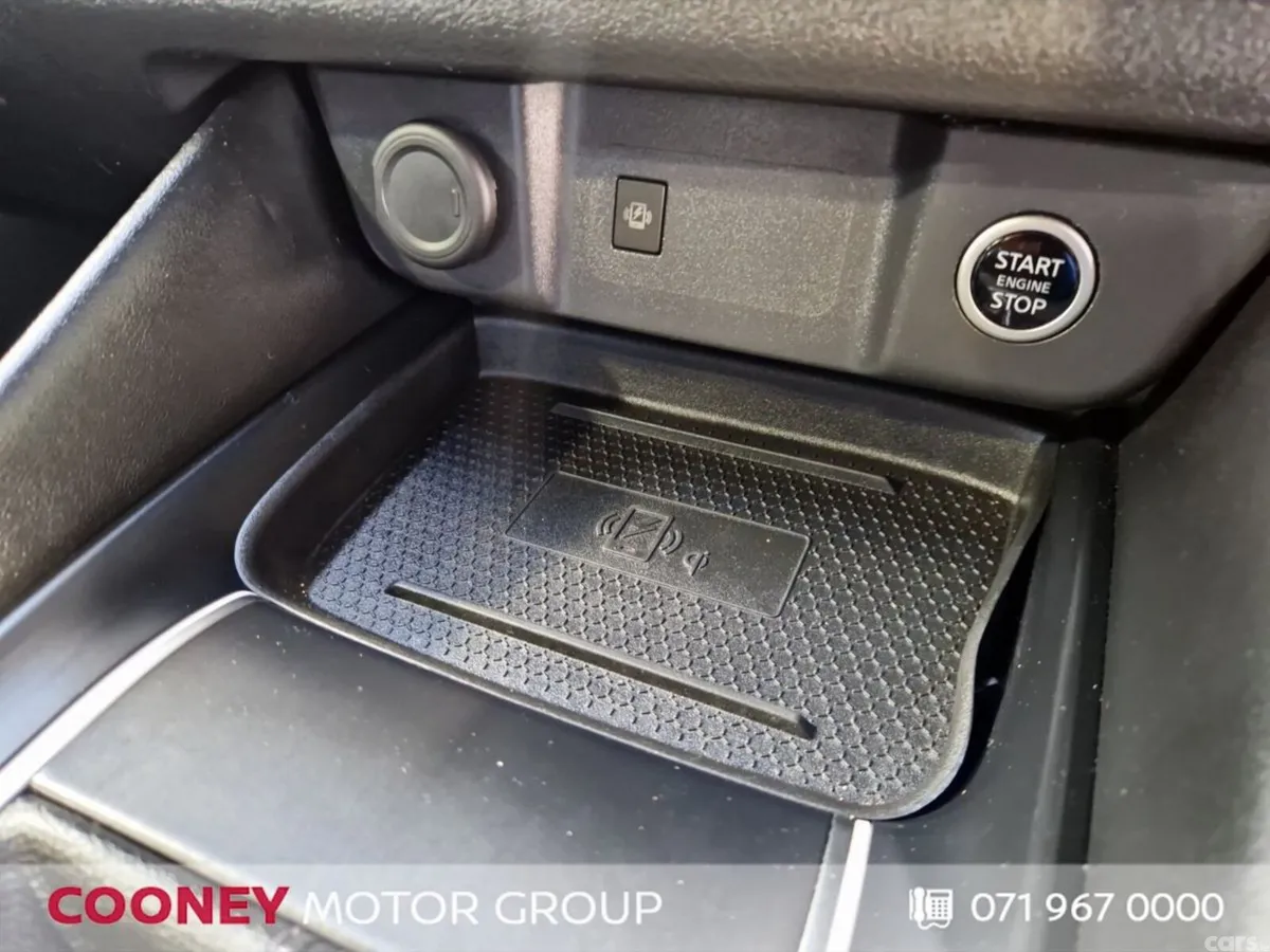 Nissan Qashqai MPV, Petrol, 2024, Red