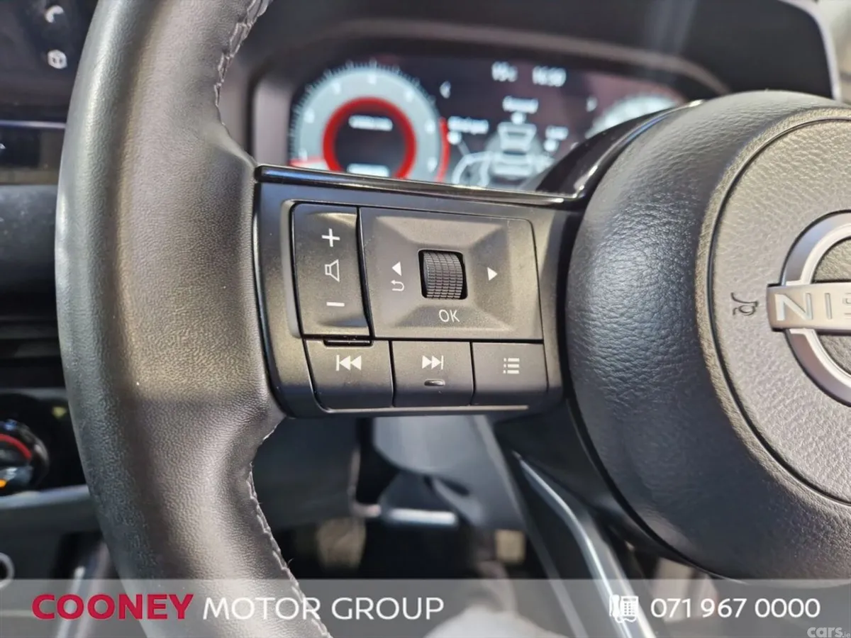 Nissan Qashqai MPV, Petrol, 2024, Red