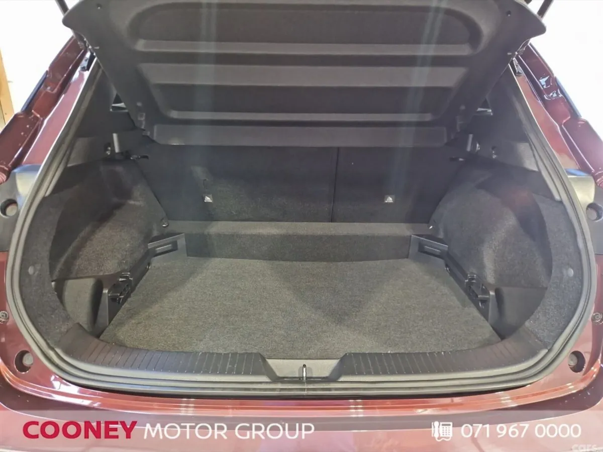 Nissan Qashqai MPV, Petrol, 2024, Red