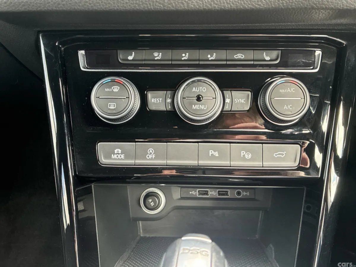 Volkswagen Touran SUV, Petrol, 2019, Grey