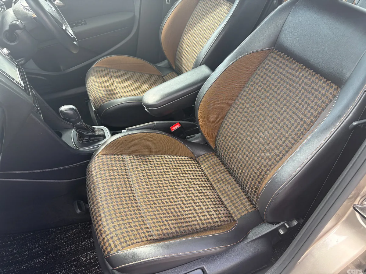 Volkswagen Polo Hatchback, Petrol, 2017, Gold
