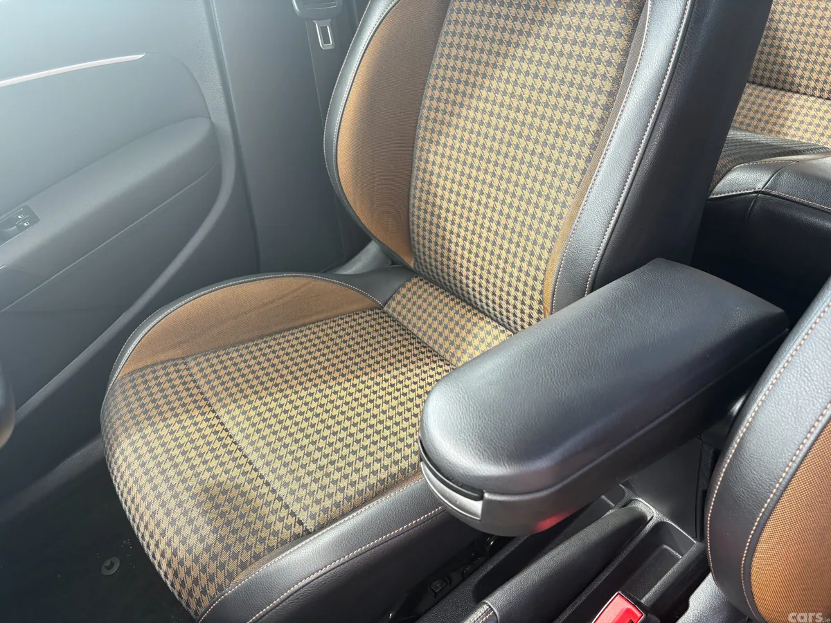 Volkswagen Polo Hatchback, Petrol, 2017, Gold