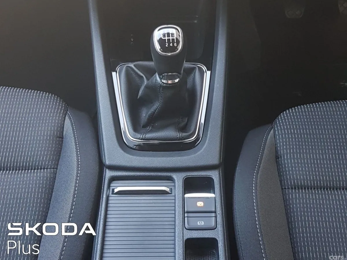 Skoda Octavia Saloon, Petrol, 2020, Grey