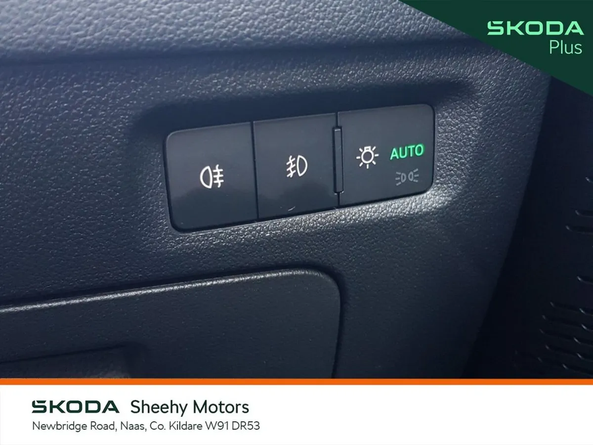 Skoda Octavia Saloon, Petrol, 2020, Grey
