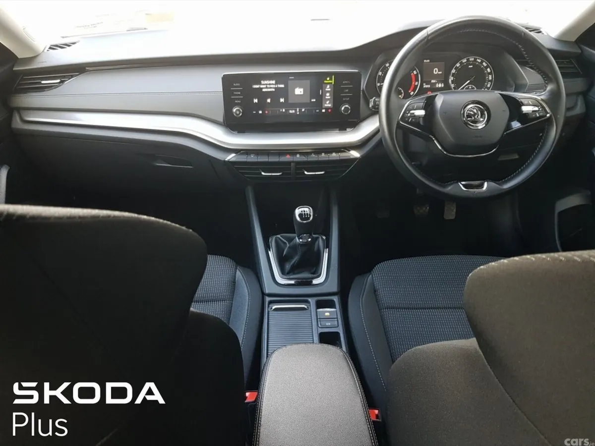 Skoda Octavia Saloon, Petrol, 2020, Grey