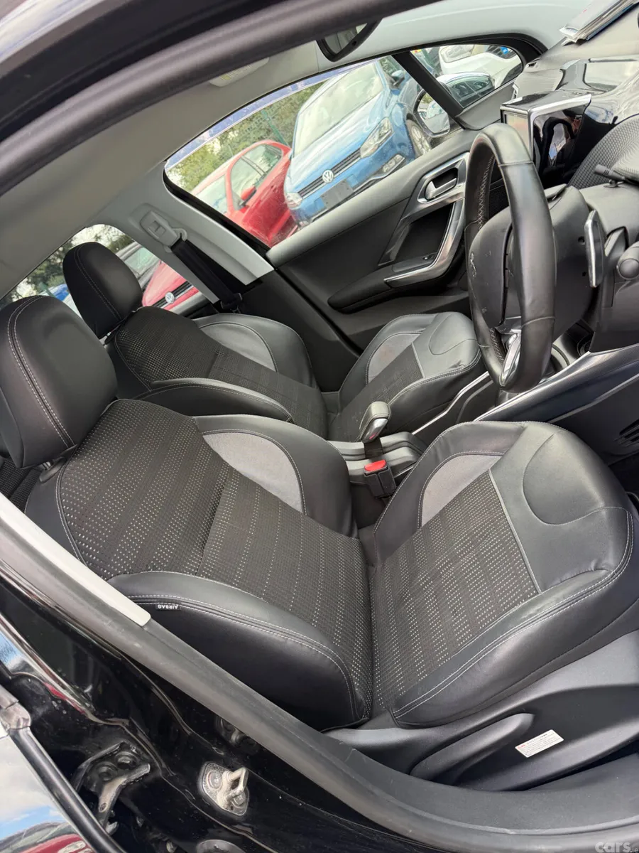 Peugeot 2008 Hatchback, Petrol, 2014, Black