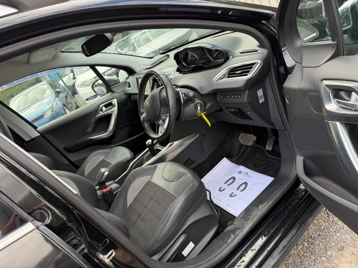 Peugeot 2008 Hatchback, Petrol, 2014, Black
