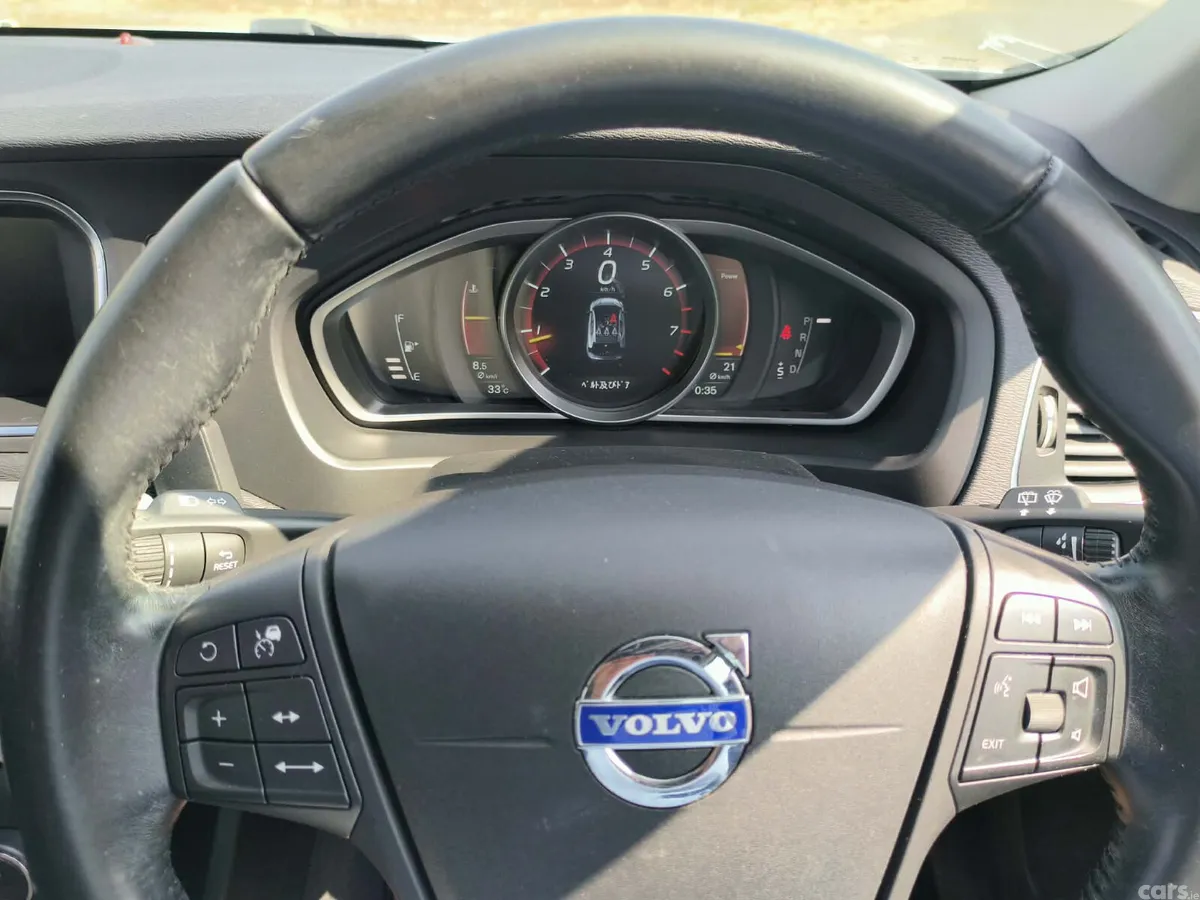 Volvo V40 Hatchback, Petrol, 2015, White