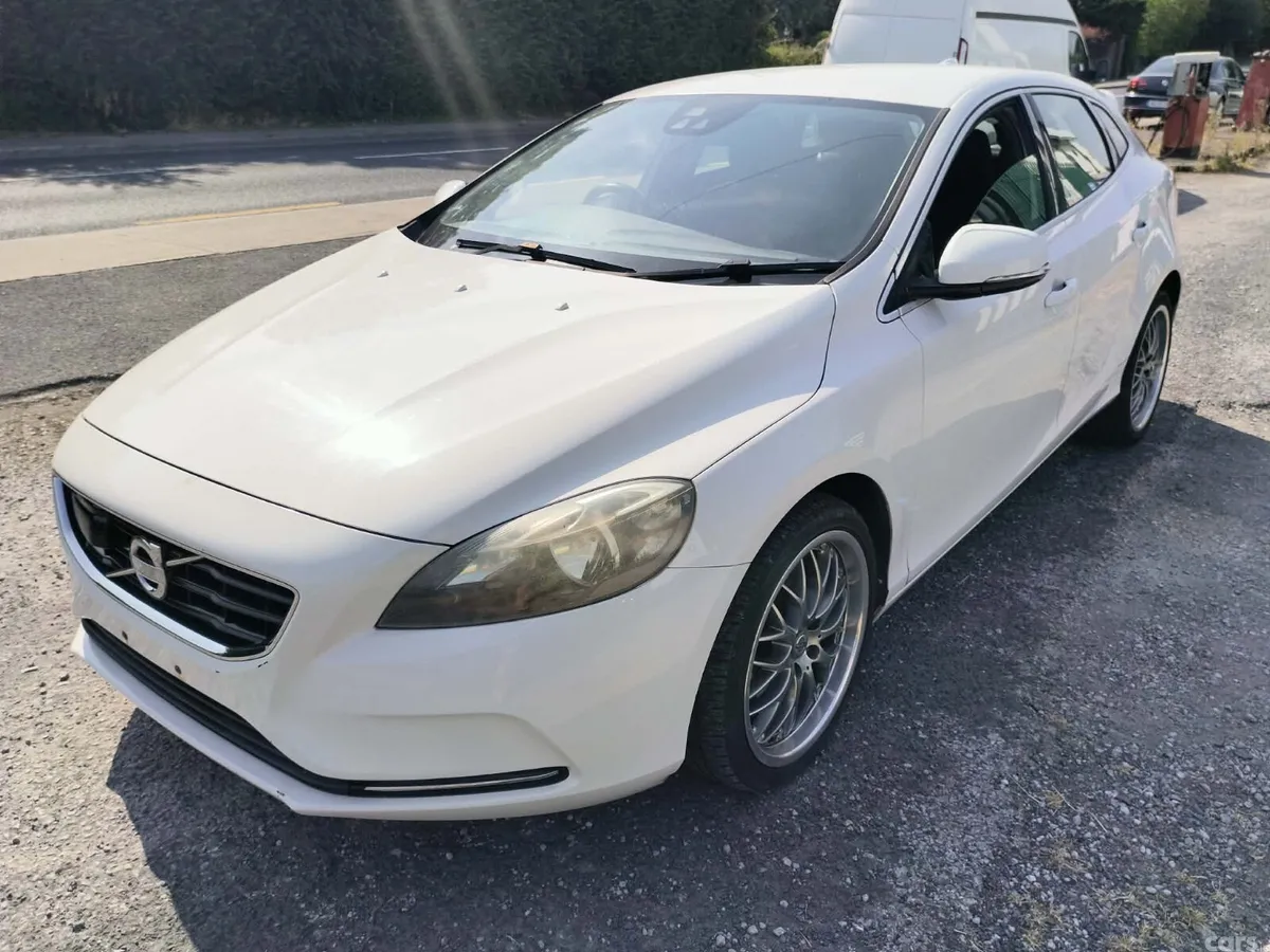 Volvo V40 Hatchback, Petrol, 2015, White