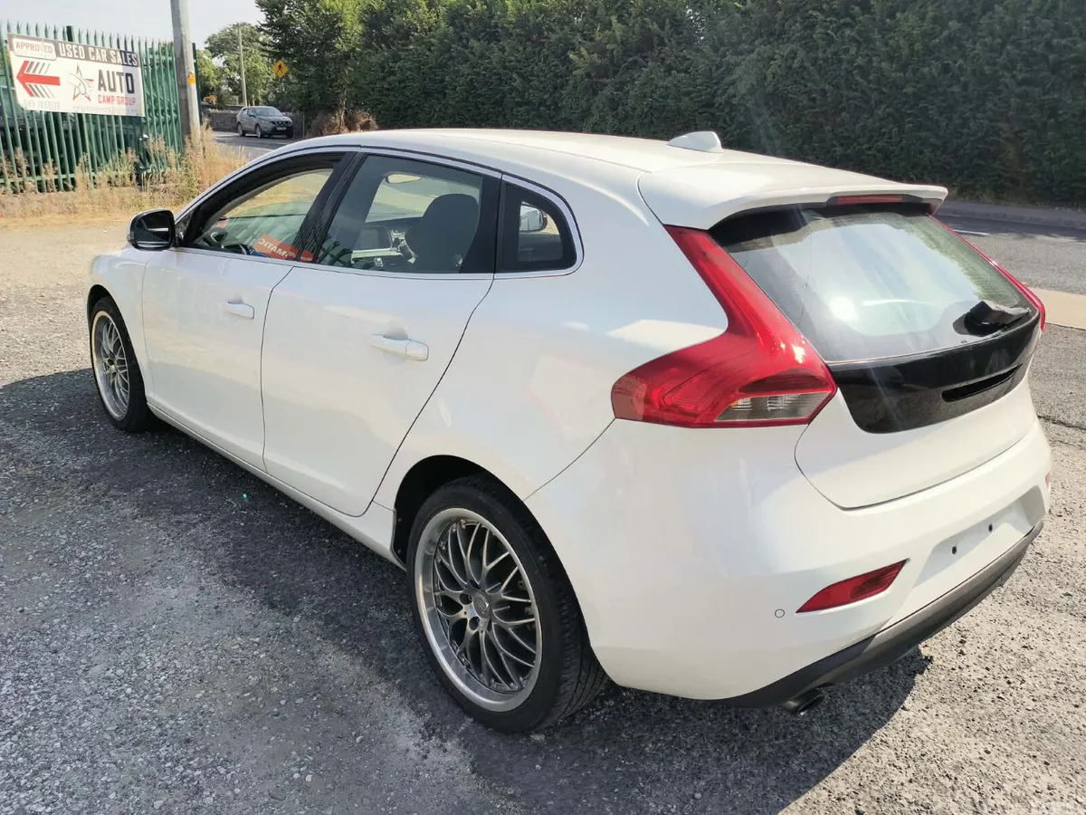 Volvo V40 Hatchback, Petrol, 2015, White