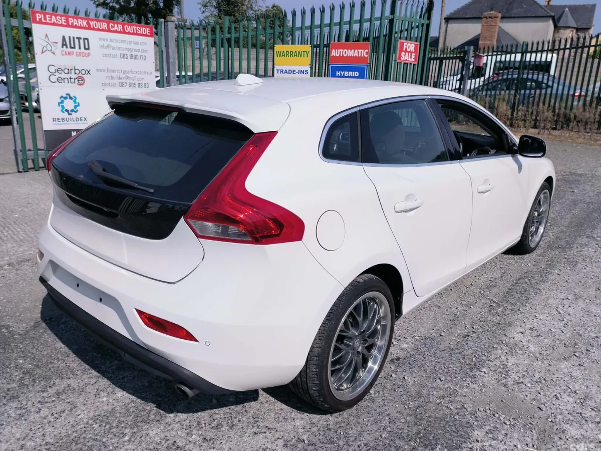 Volvo V40 Hatchback, Petrol, 2015, White