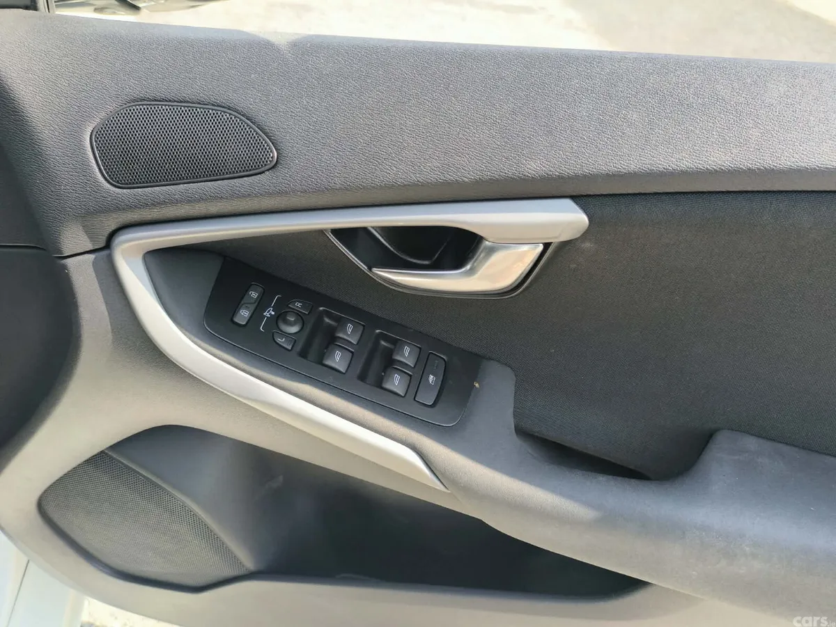 Volvo V40 Hatchback, Petrol, 2015, White
