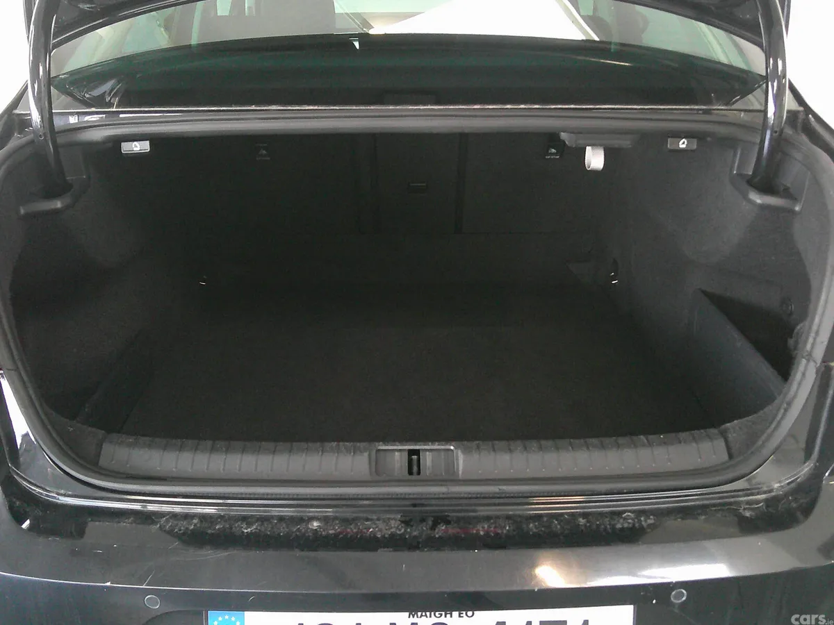 Volkswagen Passat Saloon, Diesel, 2016, Black
