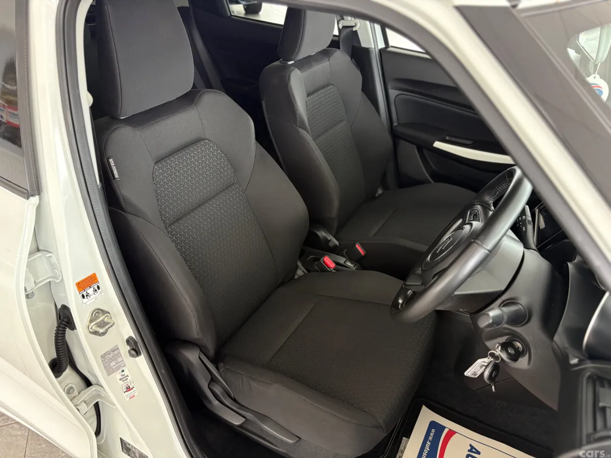 Suzuki Swift Hatchback, Petrol, 2021, White