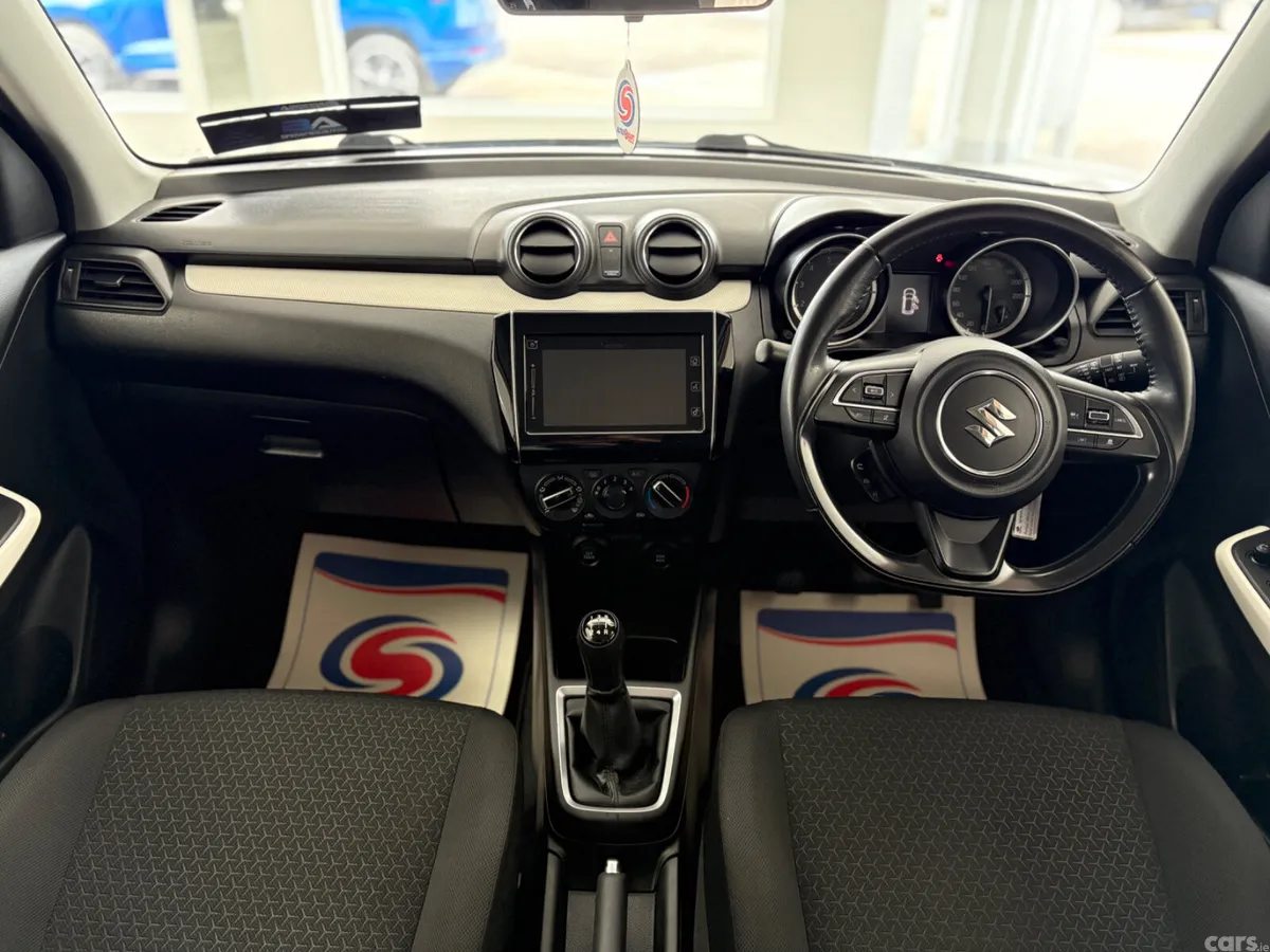 Suzuki Swift Hatchback, Petrol, 2021, White