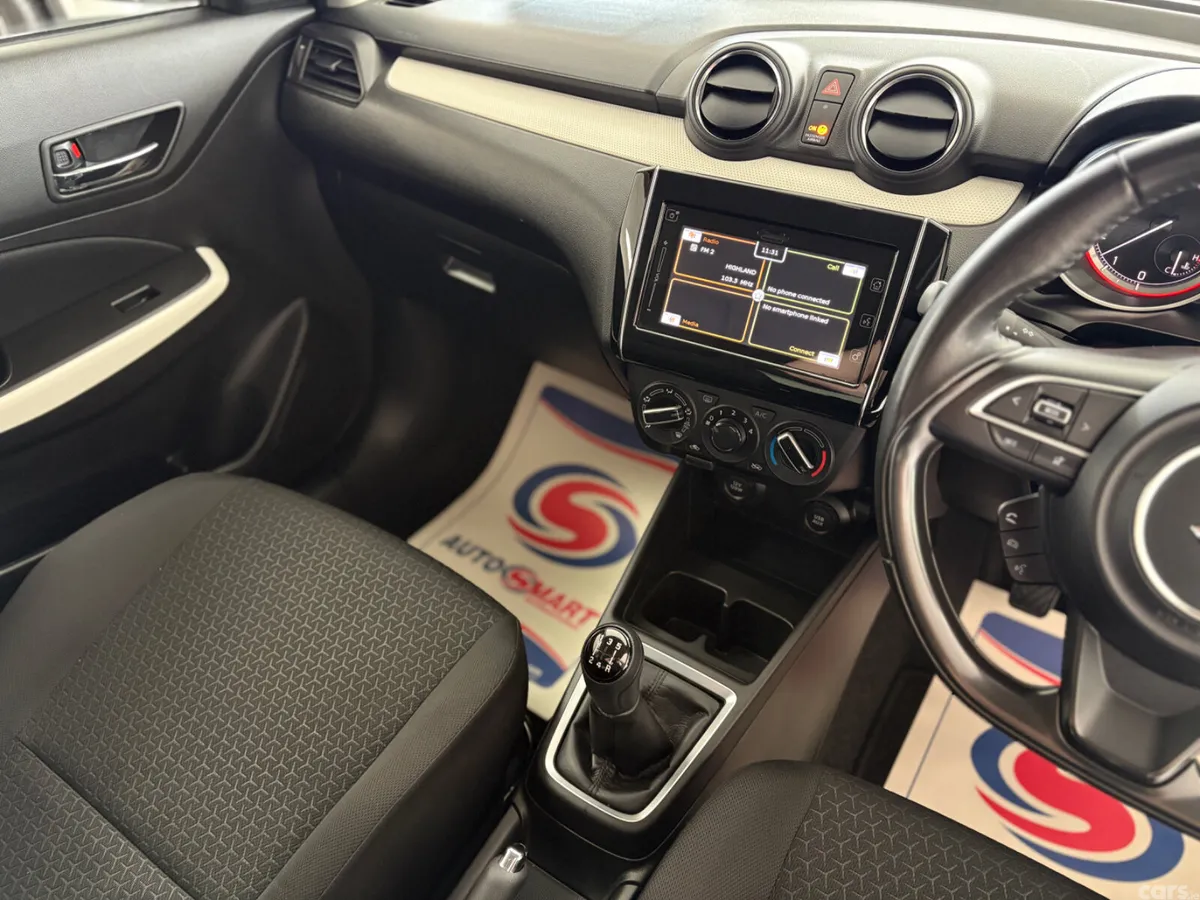 Suzuki Swift Hatchback, Petrol, 2021, White