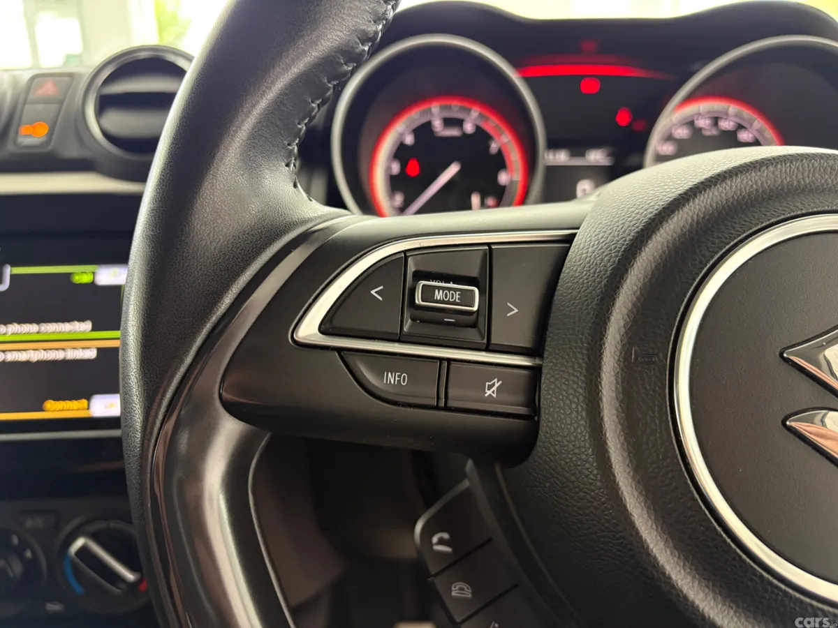 Suzuki Swift Hatchback, Petrol, 2021, White
