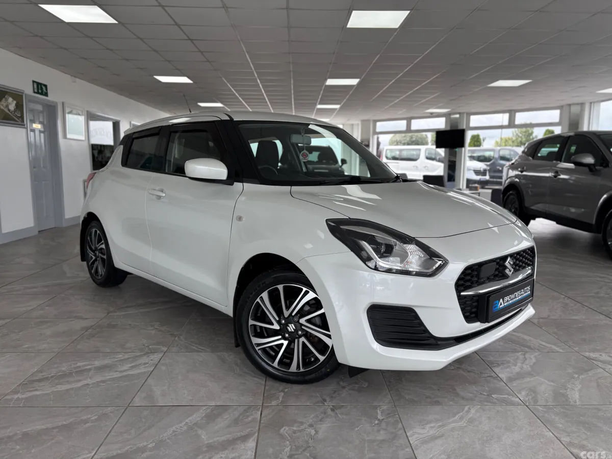 Suzuki Swift Hatchback, Petrol, 2021, White