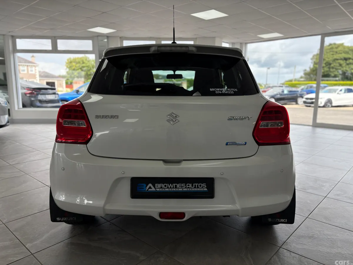 Suzuki Swift Hatchback, Petrol, 2021, White