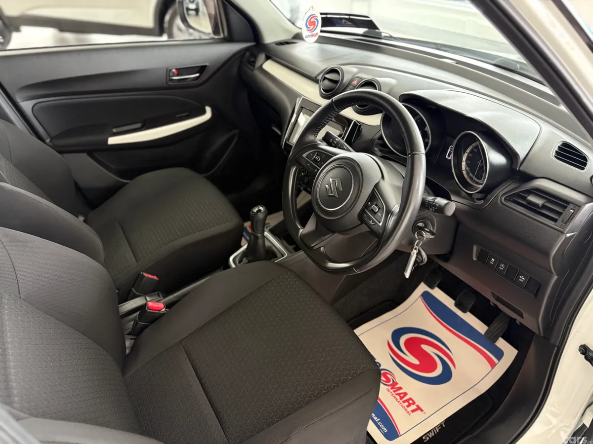 Suzuki Swift Hatchback, Petrol, 2021, White
