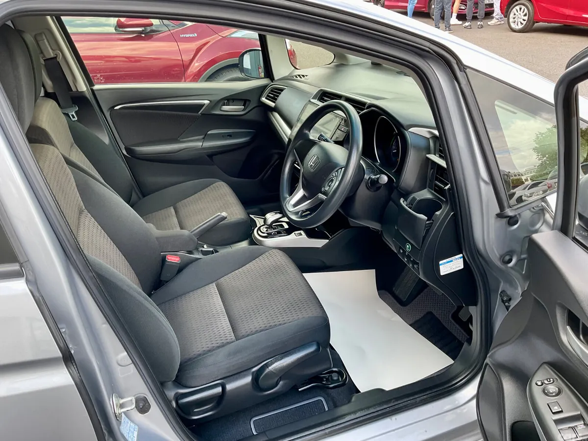 Honda Fit Hatchback, Petrol Hybrid, 2018, Silver