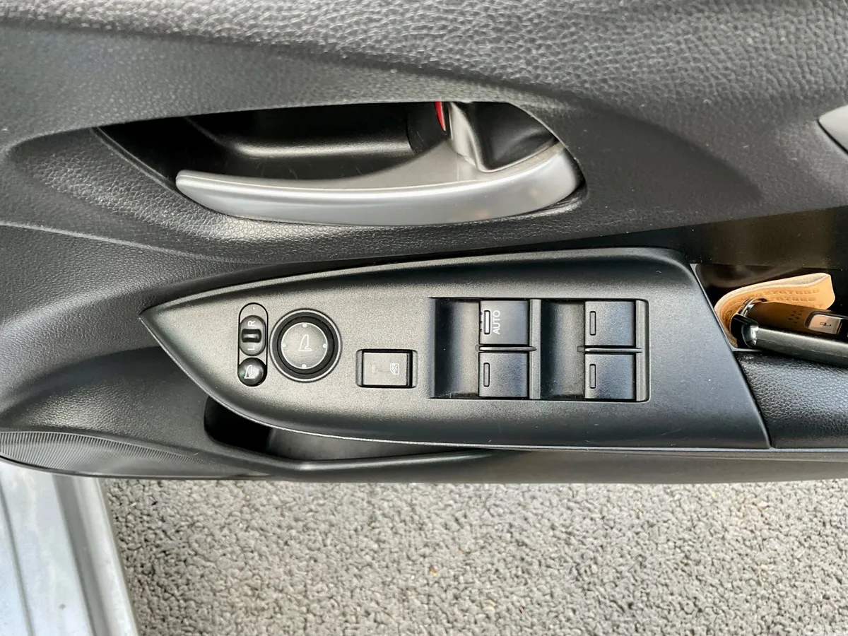 Honda Fit Hatchback, Petrol Hybrid, 2018, Silver