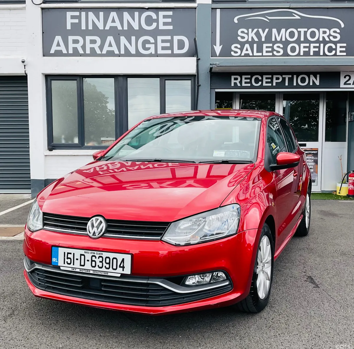 Volkswagen Polo Hatchback, Petrol, 2015, Red