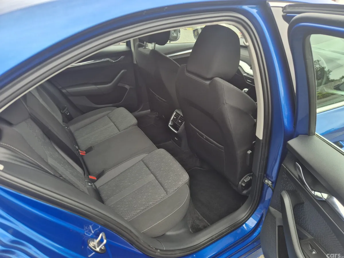 Skoda Octavia Saloon, Diesel, 2022, Blue