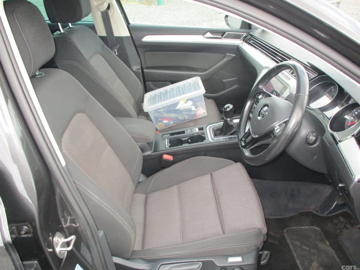 Volkswagen Passat Saloon, Diesel, 2019, Grey