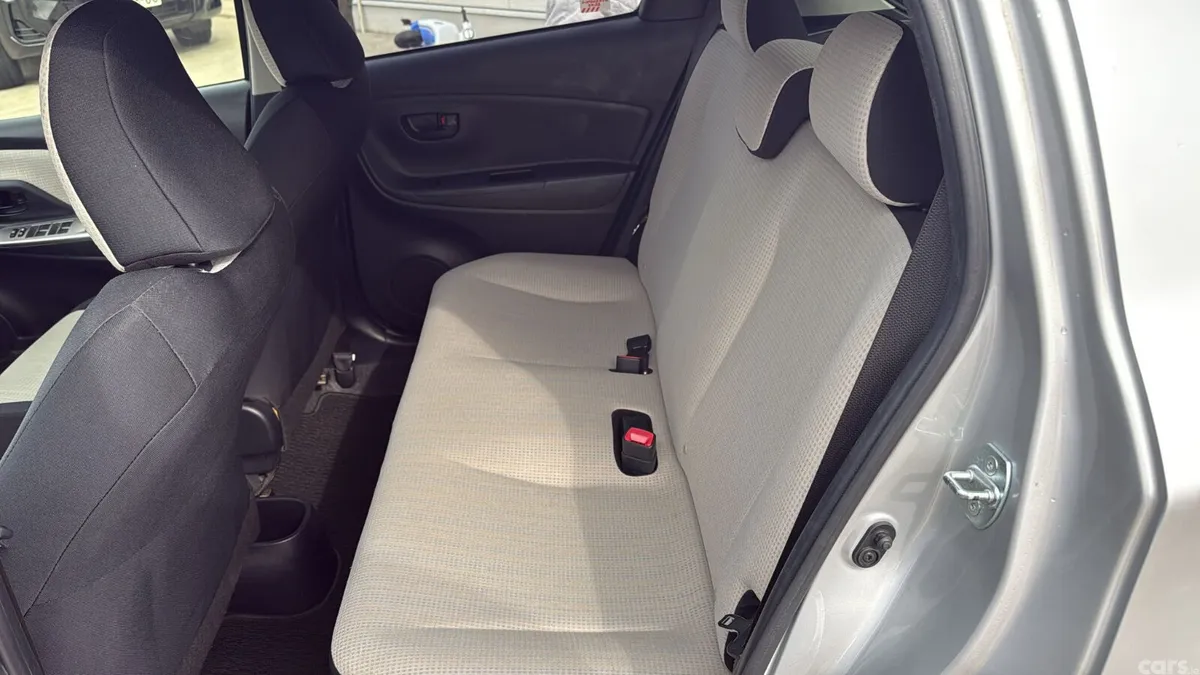 Toyota Vitz Hatchback, Petrol, 2016, Silver