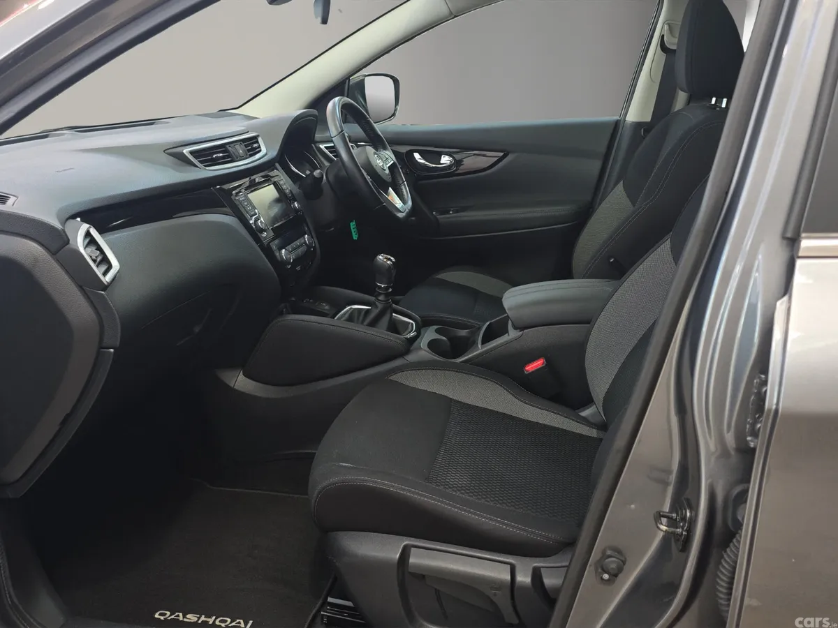 Nissan Qashqai MPV, Petrol, 2020, Grey