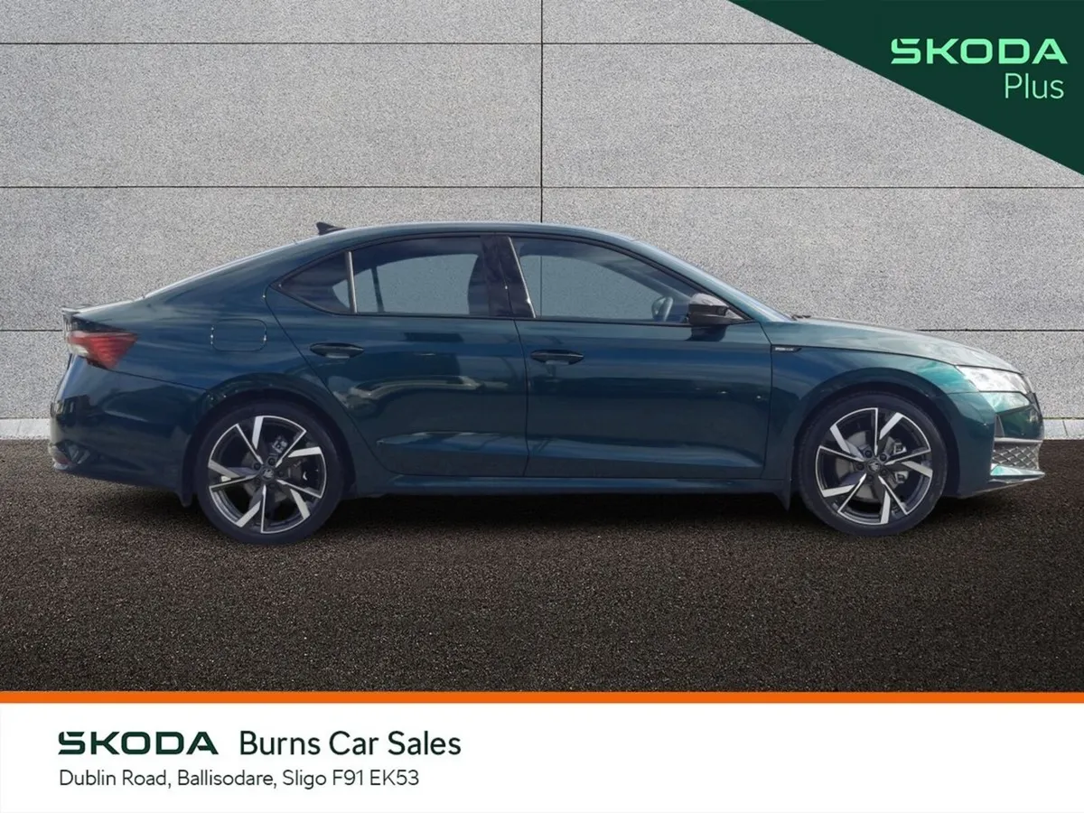 Skoda Octavia Hatchback, Diesel, 2026, Green