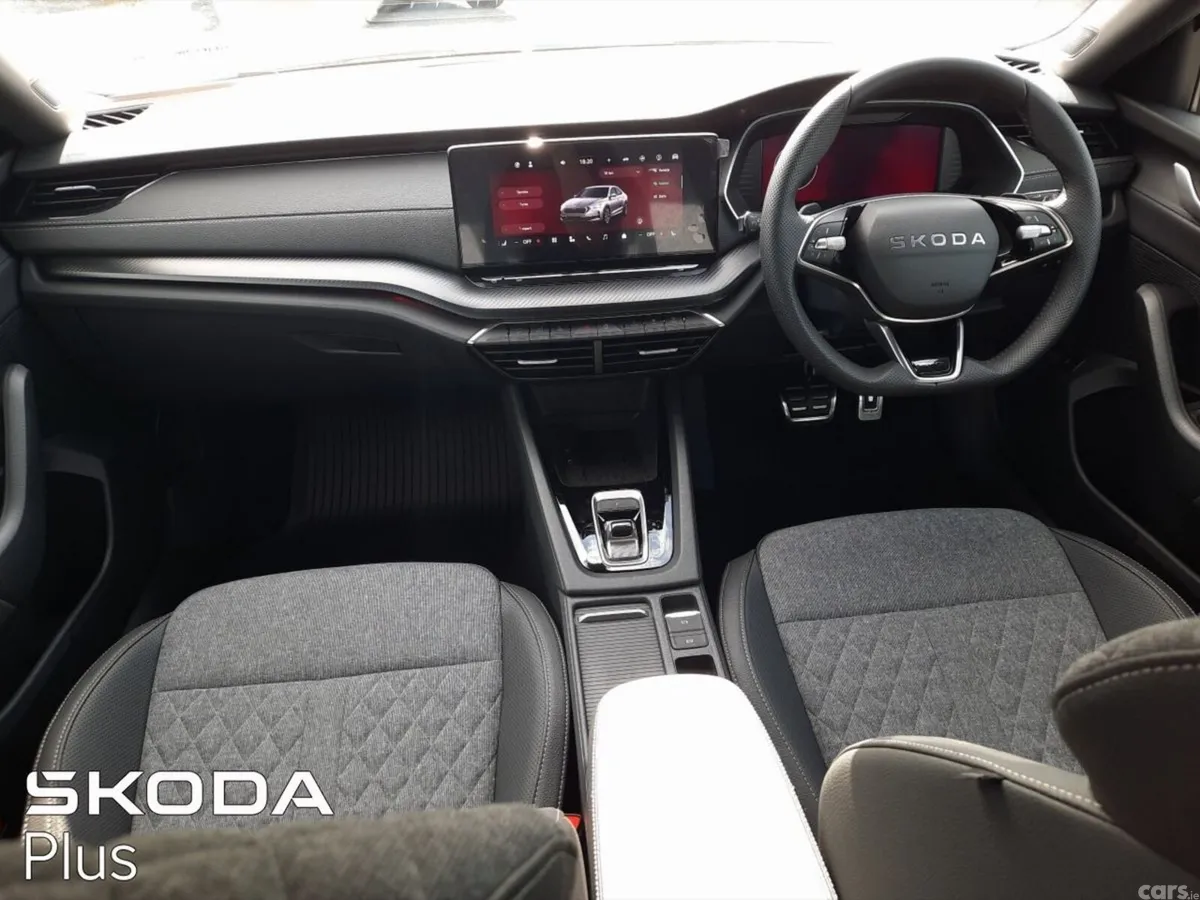 Skoda Octavia Hatchback, Diesel, 2026, Green