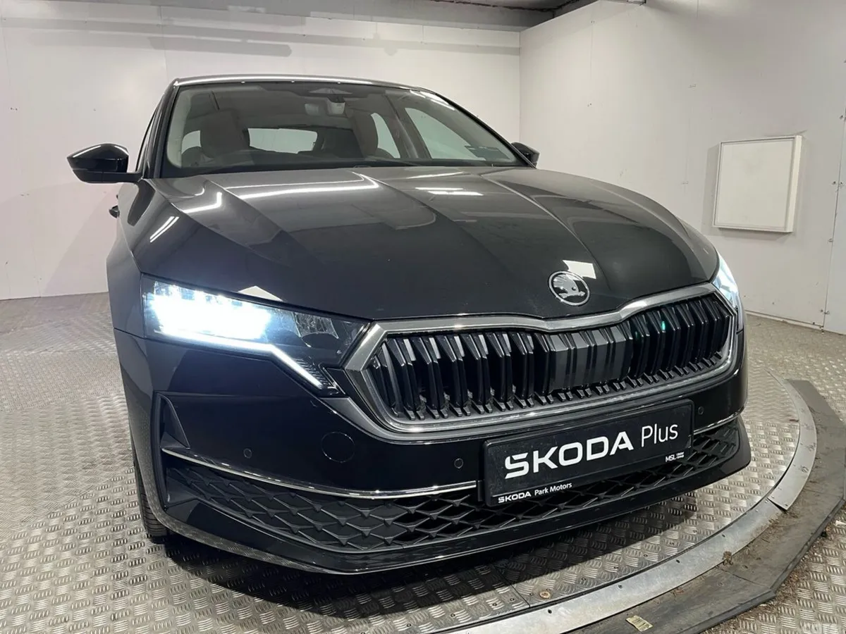 Skoda Octavia Saloon, Petrol, 2026, Black