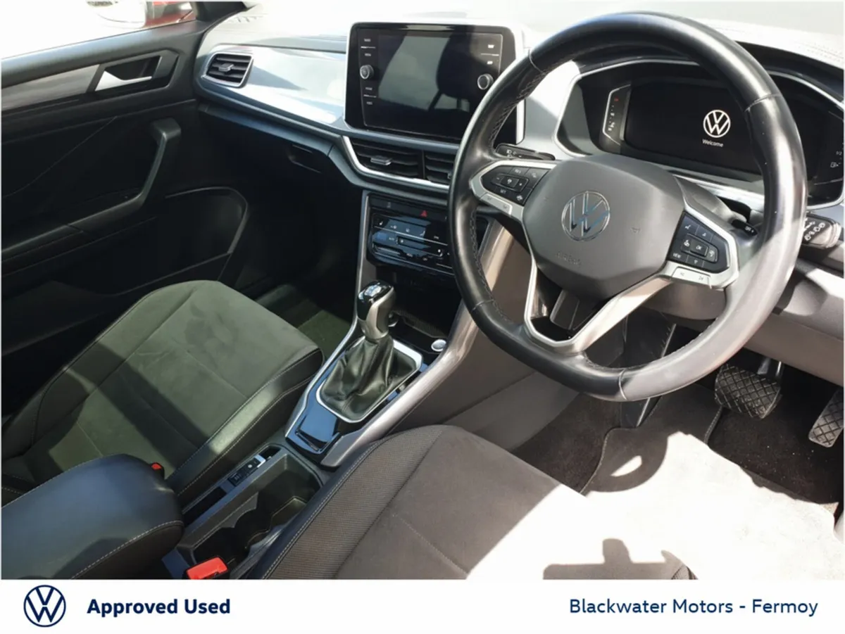 Volkswagen T-Roc SUV, Petrol, 2023, Red