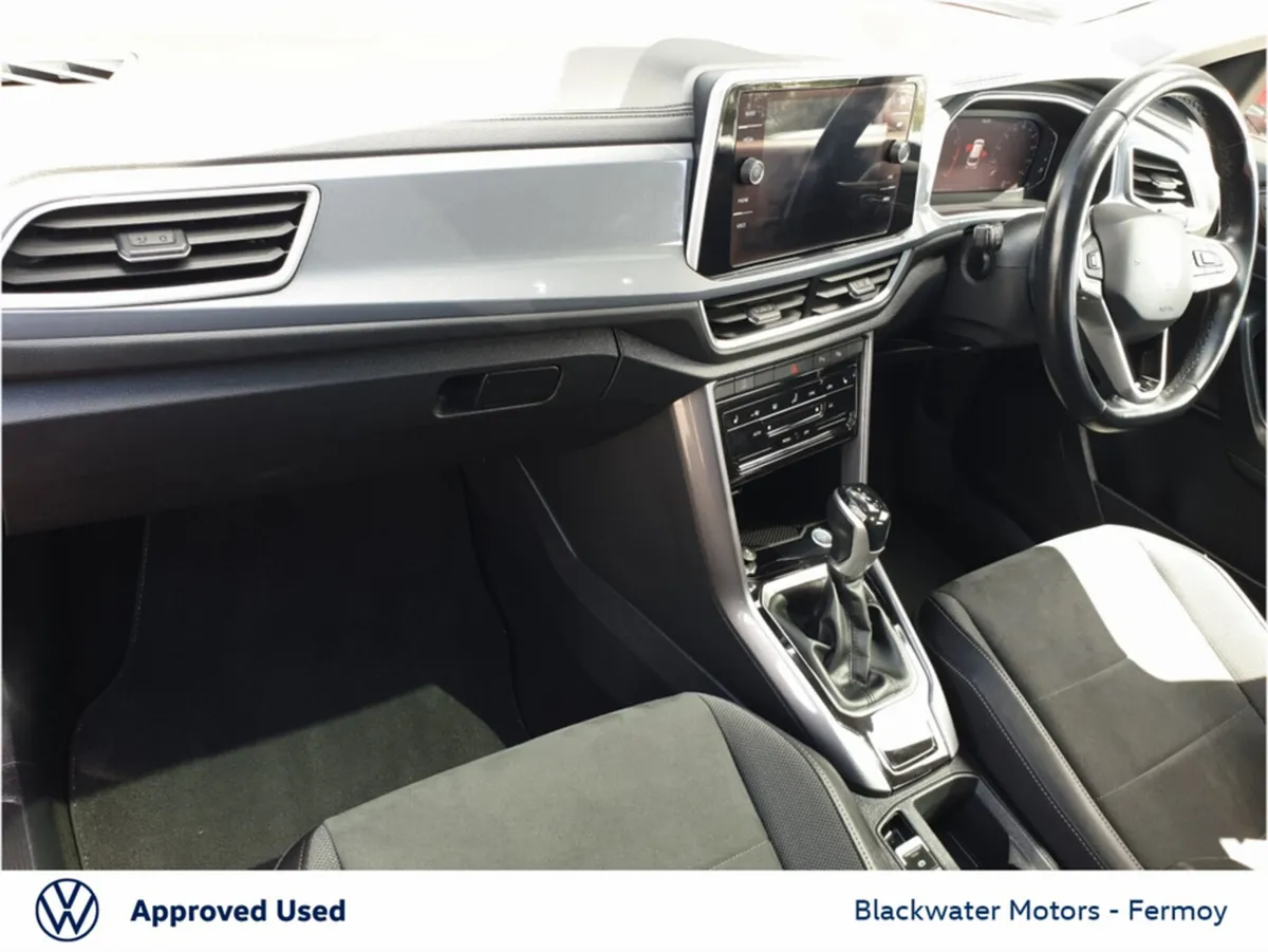 Volkswagen T-Roc SUV, Petrol, 2023, Red