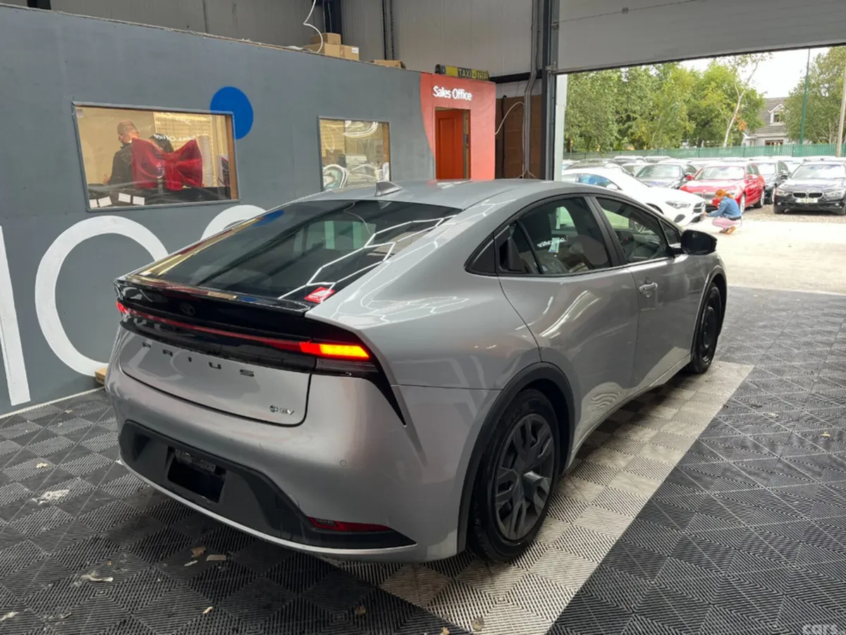 Toyota Prius Estate, Petrol, 2025, Silver
