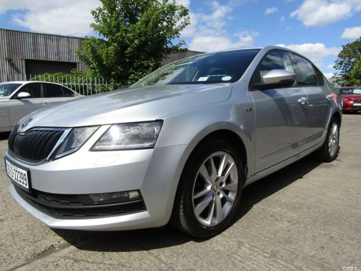 Skoda Octavia Saloon, Diesel, 2020, Grey