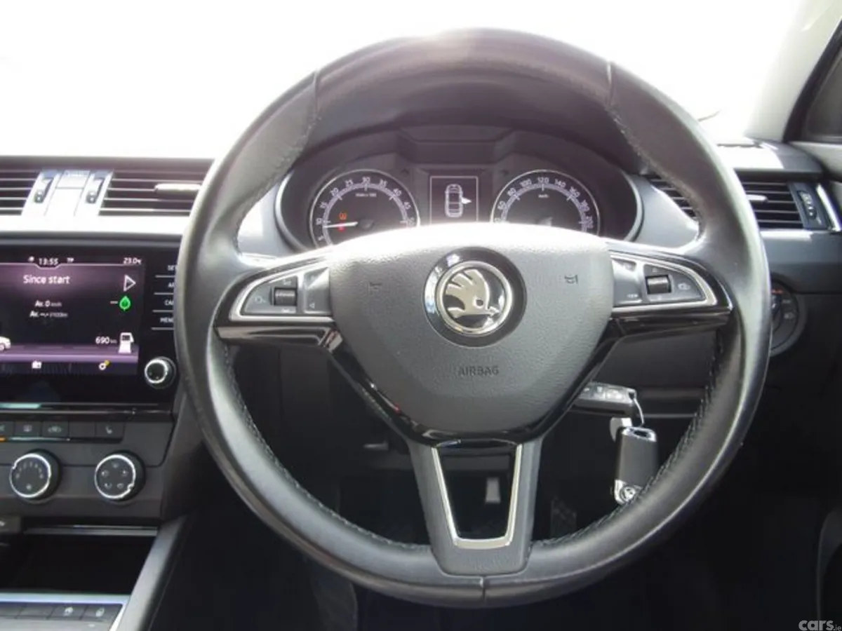 Skoda Octavia Saloon, Diesel, 2020, Grey