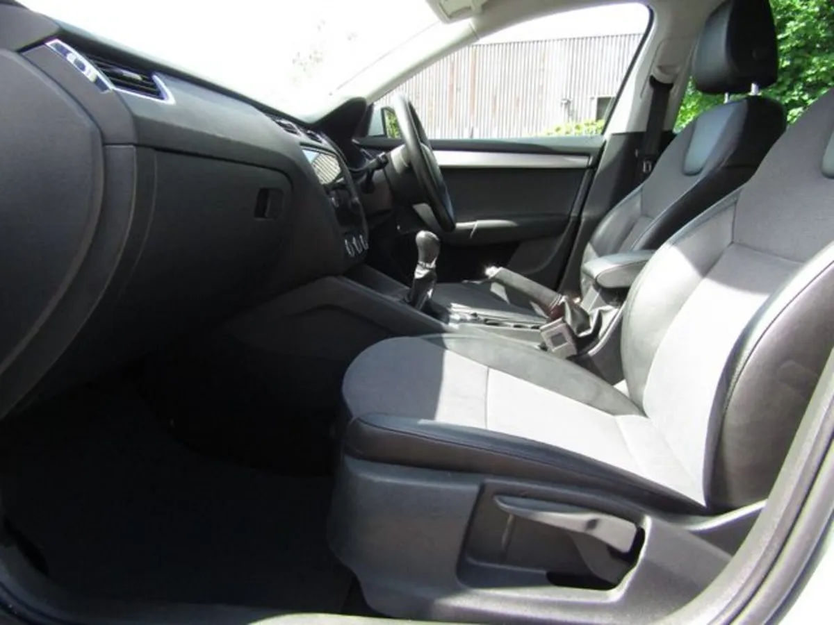 Skoda Octavia Saloon, Diesel, 2020, Grey
