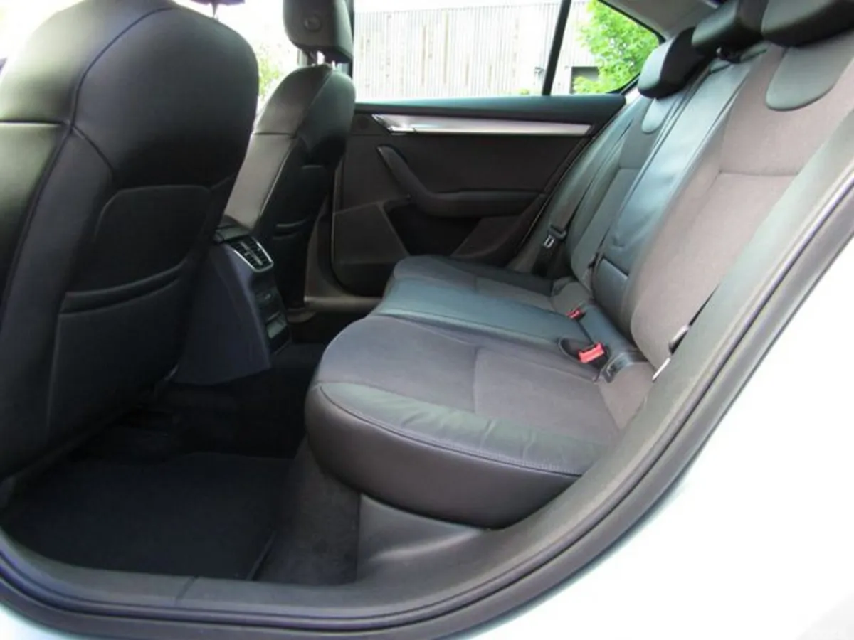 Skoda Octavia Saloon, Diesel, 2020, Grey