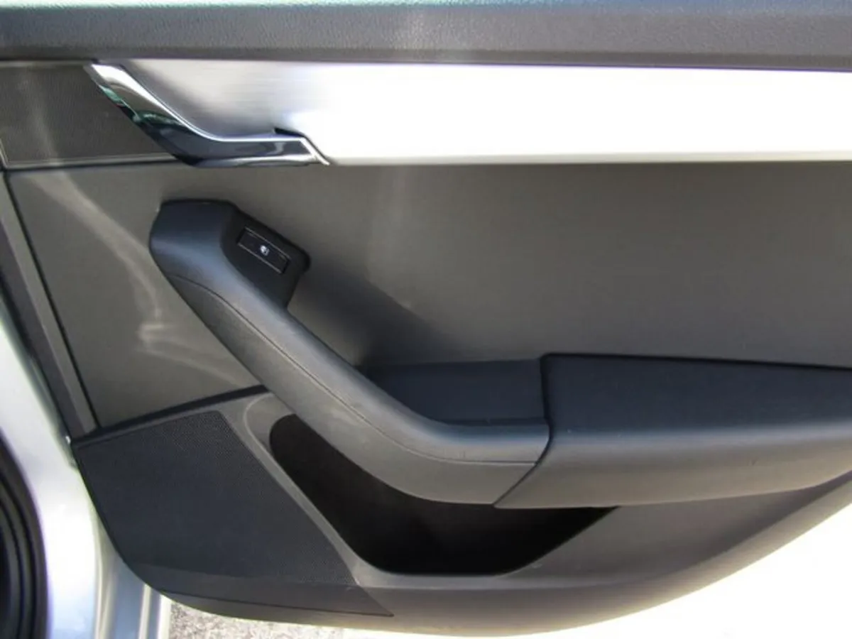 Skoda Octavia Saloon, Diesel, 2020, Grey
