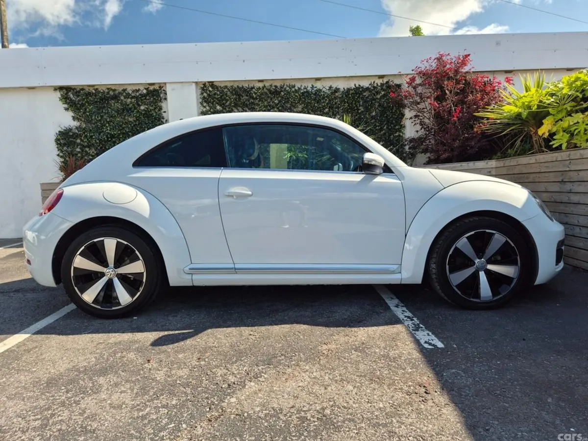 Volkswagen Beetle Hatchback, Petrol, 2018, White