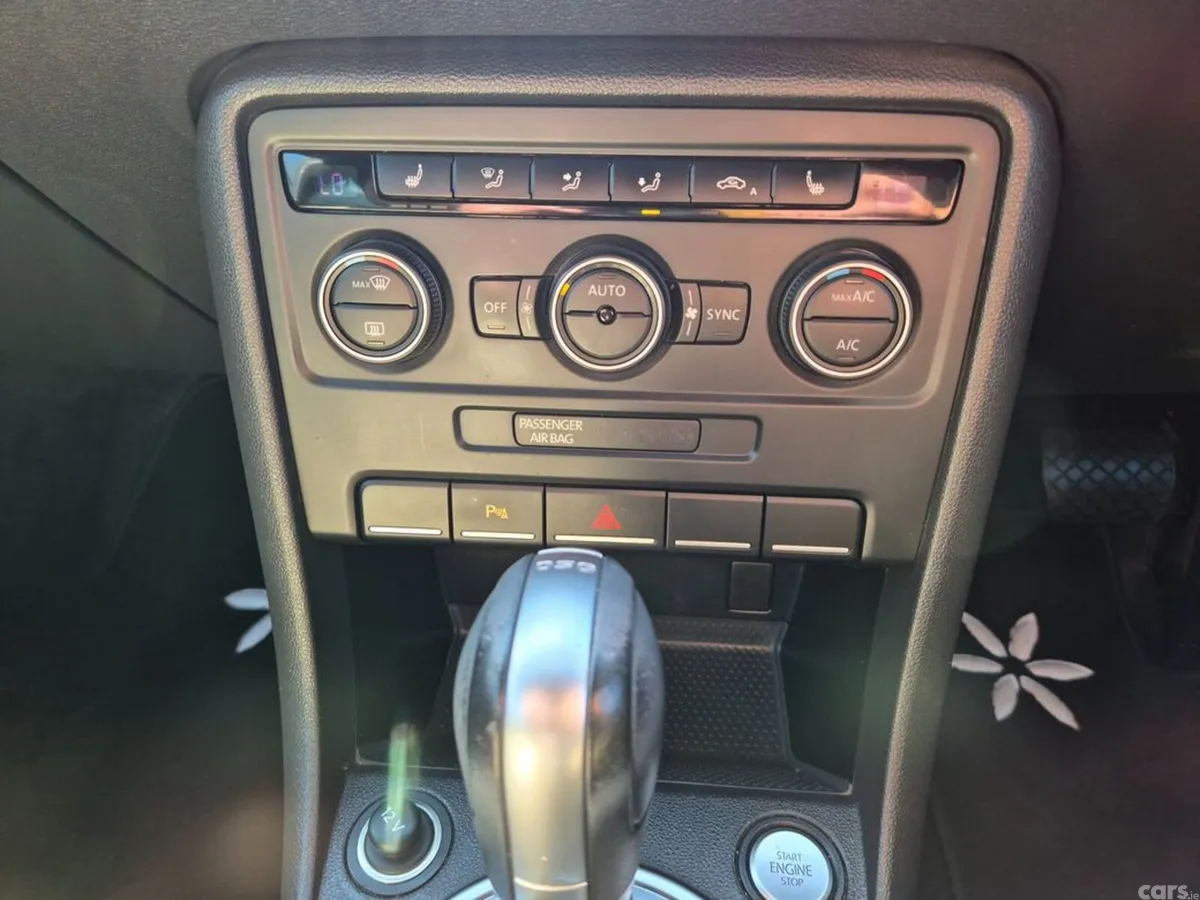 Volkswagen Beetle Hatchback, Petrol, 2018, White