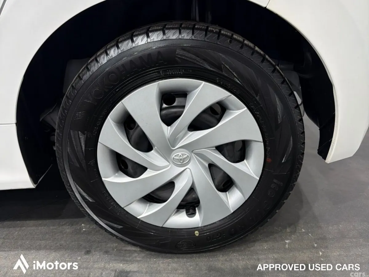 Toyota Yaris Hatchback, Petrol Hybrid, 2023, White