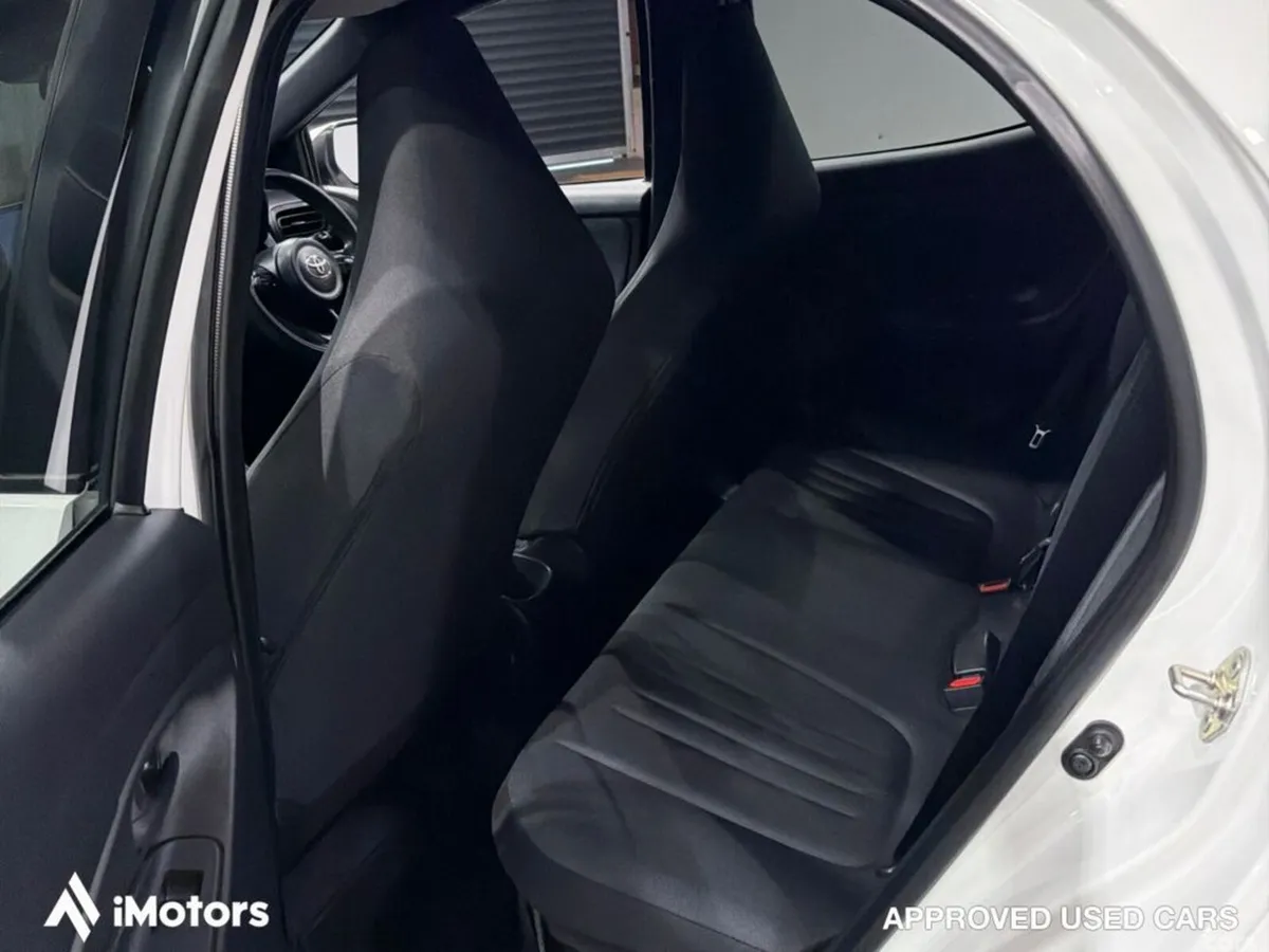 Toyota Yaris Hatchback, Petrol Hybrid, 2023, White