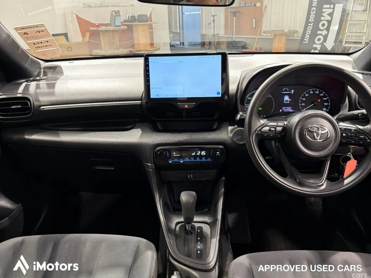 Toyota Yaris Hatchback, Petrol Hybrid, 2023, White