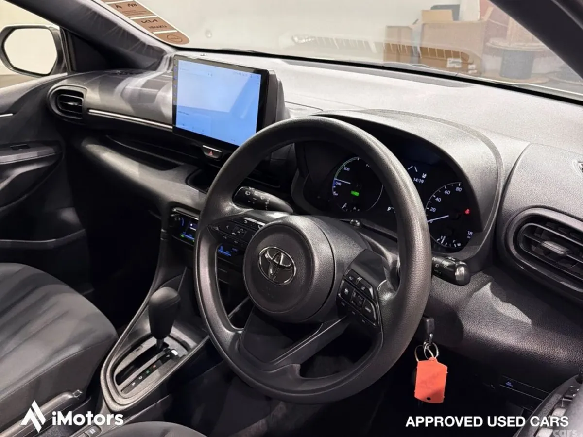 Toyota Yaris Hatchback, Petrol Hybrid, 2023, White