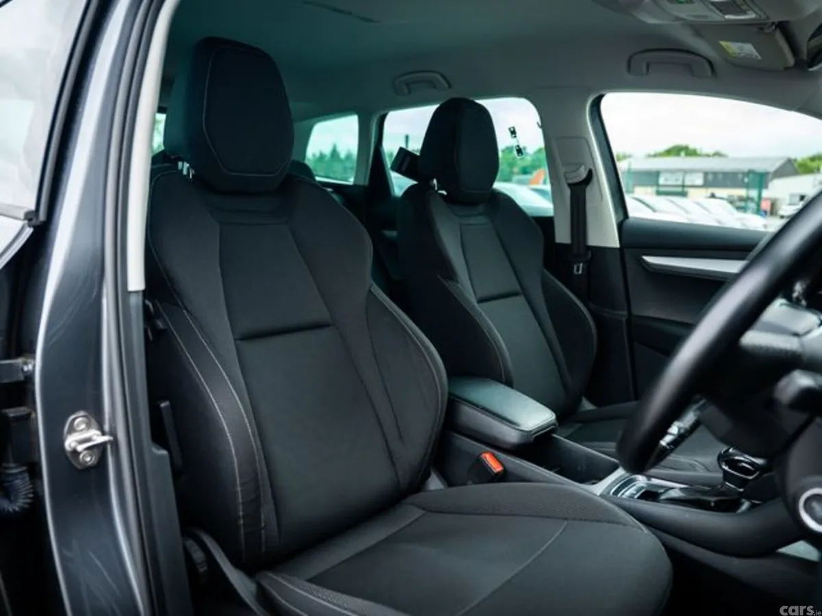 Skoda Karoq SUV, Diesel, 2023, Grey