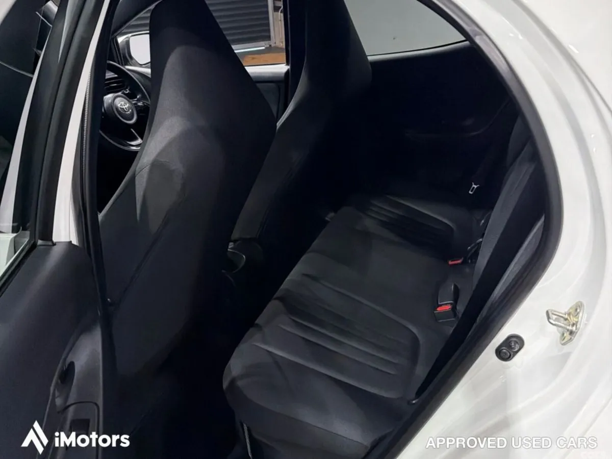 Toyota Yaris Hatchback, Petrol Hybrid, 2023, White